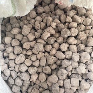 Nzu Clay – 150g Salty, Creamy Clay balls | Natural Chalk from West Africa.
