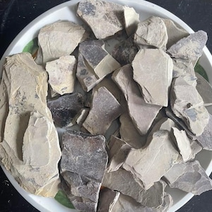 Ulo Clay – 150g Clay Chunks | Natural Nigerian Clay | Mild earthy taste with a crunchy and crumbly texture.