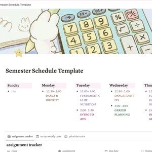Pu&ograve; includere: Un modello digitale di programma semestrale con un'intestazione che mostra un coniglio dei cartoni animati, una calcolatrice e delle penne. Il layout include una griglia settimanale da domenica a sabato con orari e un tracker dei compiti.