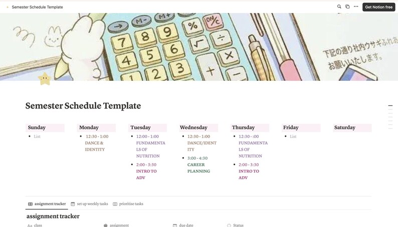 Pu&ograve; includere: Un modello digitale di programma semestrale con un'intestazione che mostra un coniglio dei cartoni animati, una calcolatrice e delle penne. Il layout include una griglia settimanale da domenica a sabato con orari e un tracker dei compiti.