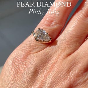 Anel com diamante em formato de pera de 2 quilates cultivado em laboratório / Anel de dedo mínimo com diamante em formato de pera cravejado em meia moldura / Anel solitário marcante em ouro amarelo 14K