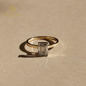 2 CT Smaragdschliff Solitär-Verlobungsring | Krallen Set Moissanit Ring | Eleganter Goldring | Zeitloser Minimalistischer Hochzeitsschmuck