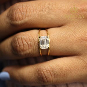 2 kt smaragd geslepen solitaire ring | Geelgouden verlovingsring dubbele band | Moderne minimalistische statementring voor haar