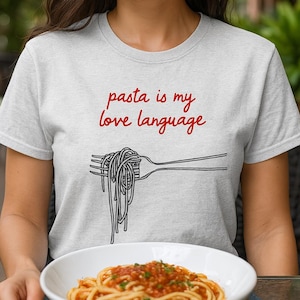 Pasta ist meine Liebessprache Shirt - Minimales Foodie Grafik-T-Shirt - Geschenk für Italienisches Essen - Niedliches Line Art Gabel & Spaghetti Design