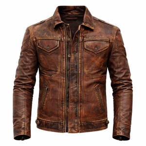 Op de afbeelding: Bruine leren jas met een distressed afwerking. De jas heeft een kraag, meerdere zakken, een ritssluiting en knopen. De jas heeft een robuuste, vintage uitstraling.