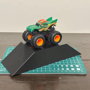 Flat Top Ramp – 3D Printed Monster Truck Ramp – Durable PETG (1:64 Scale)