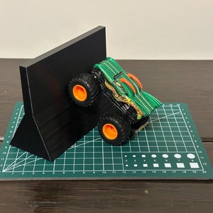 Two-Faced Ramp – 3D Printed Monster Truck Ramp – Durable PETG (1:64 Scale)