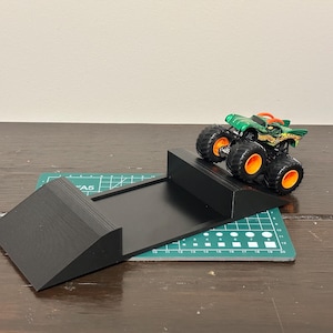 Rampe de saut d'obstacles - Rampe de Monster Truck imprimée en 3D - PETG durable (échelle 1:64)