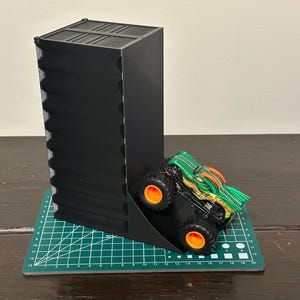 Backflip Shipping Container Ramp – 3D Printed Monster Truck Ramp – Durable PETG (1:64 Scale)