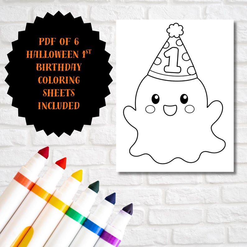 Op de afbeelding: Een zwarte stervormige afbeelding met oranje tekst PDF OF 6 HALLOWEEN 1ST BIRTHDAY COLORING SHEETS INCLUDED naast een witte kleurplaat van een geest met een feesthoedje met het cijfer 1, vergezeld door zes gekleurde viltstiften.