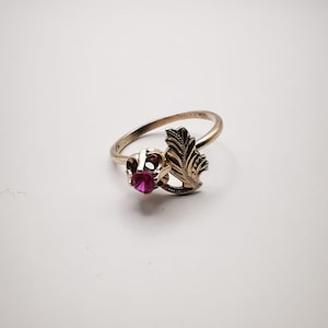 Anel feminino vintage "Flor de Rubi" em prata de lei 875, joia, banhado a ouro, rubi.