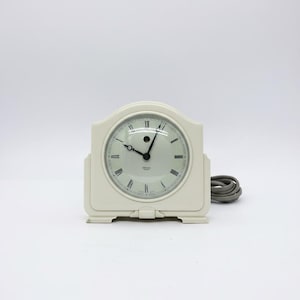Reloj de mesa eléctrico retro vintage de los años 50, estilo Art Déco, color crema, para repisa o escritorio.