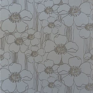 以下が含まれることがあります： 白い背景に、灰色の輪郭で描かれた花が繰り返しパターンで配置されています。花は、テクスチャ加工が施され、エンボス加工されたような外観をしています。画像の下部には、「Cabtopia.com 100506」というテキストがあります。