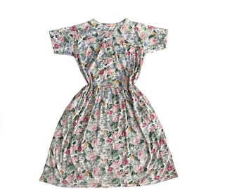 Prawdziwa sukienka w kwiaty z lat 80. w stylu vintage