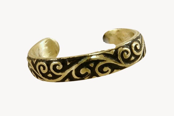 Buy Flower Shaped Brass Silver Plated Toe Ring For Women Online In India At  Discounted Prices