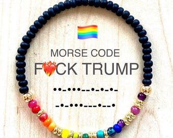 Braccialetto con codice Morse "RAINBOW PRIDE F*CK Trump": gioielli di resistenza politica