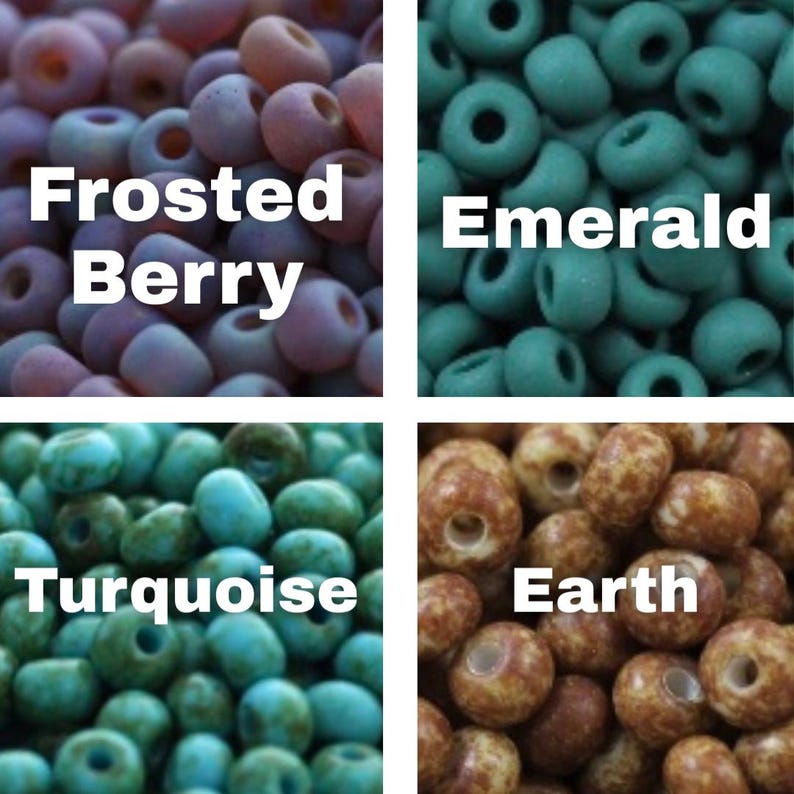 Pu&ograve; includere: Primo piano di quattro gruppi di perline di diversi colori. I colori sono Frosted Berry, Emerald, Turquoise e Earth. Ogni gruppo di perline ha un'etichetta di testo bianca con il nome del colore.