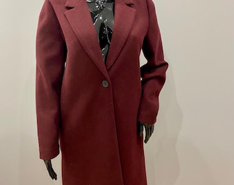 Manteau Femme Zara En Laine - Couleur Rouge, Taille M (correspond Au 42 Italien) - Coupe Droite, Fermeture Bouton Magnétique - Occasion Comme Neuf