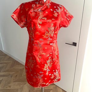 Vintage cheongsam Chinese style red floral traditional silk dress / Mini above knee short sleeved dress