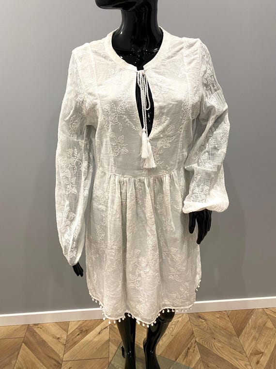 White Cotton Tunic Dress With Embroidery & Pom Pom Tassels Size M/L US10-12 India - Etsy White Cotton Tunic Dress With Embroidery & Pom Pom Tassels Size M/L US10-12 India - Etsy