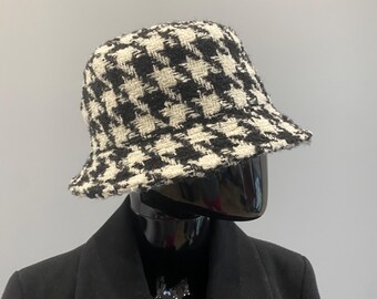 Vintage Houndstooth Bucket Hat Black White Tweed Style Womens Small 55 cm Lined Spring Fall Classic Pattern Hat Retro Minimalist