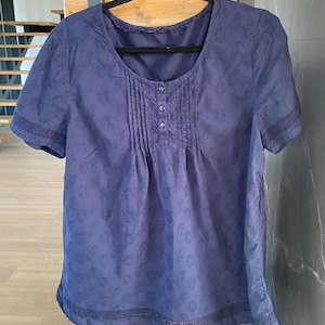 Vintage Navy Blue Embroidered Peasant Blouse - Swiss Dot Boho Top - US 16