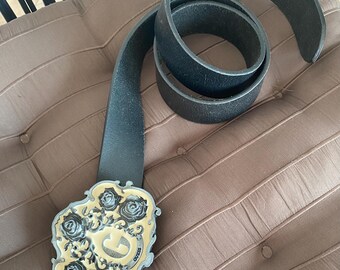 Guess Black Genuine Leather Belt With Ornate Rose Buckle – Size M