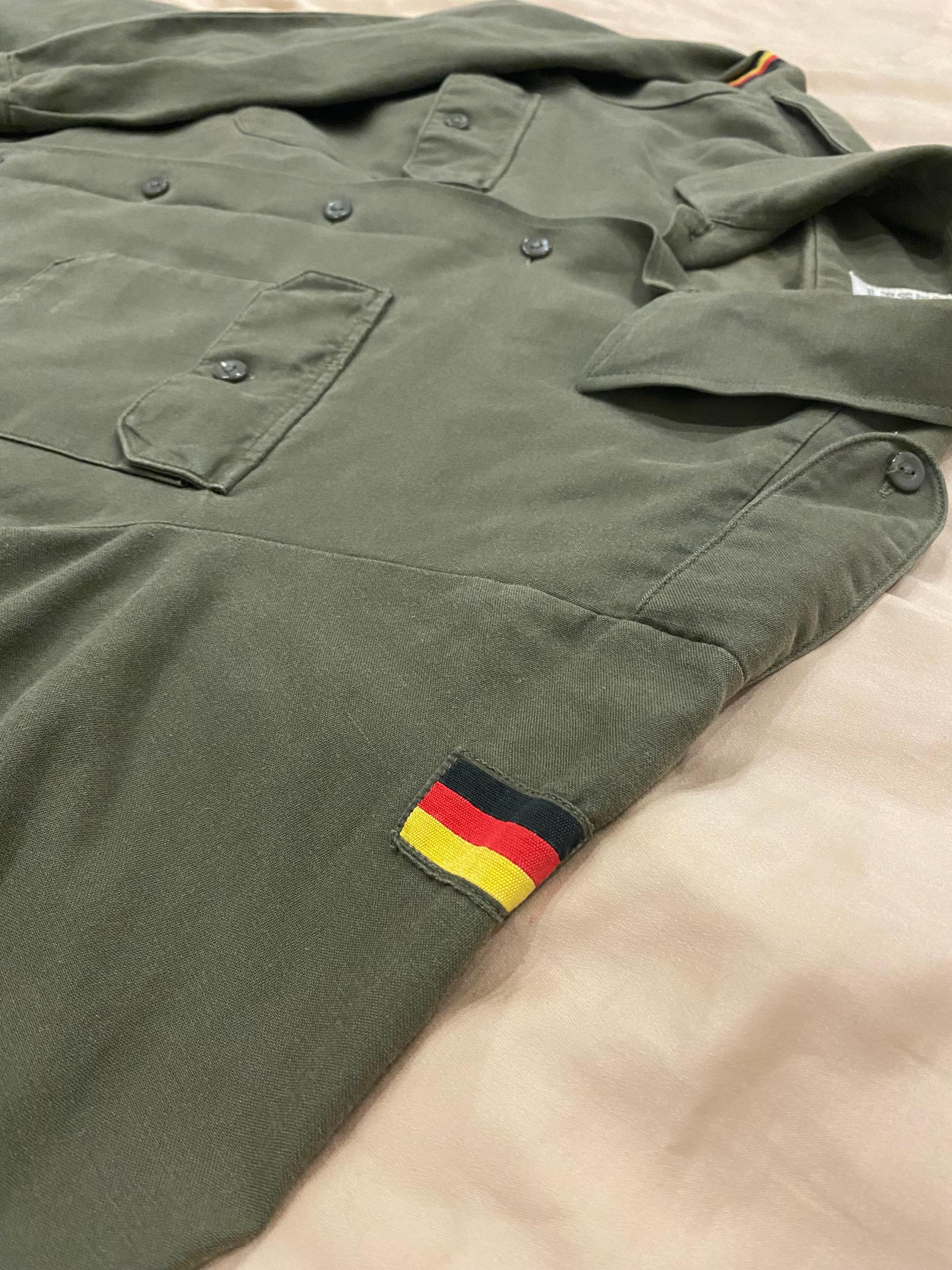 ヴィンテージドイツ軍フィールドシャツ - カーキミリタリースタイル 