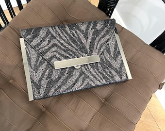 Evening Elegant clutch bag – Sparkly zebra pattern – Gray and black glitter – Metallic silver clasp