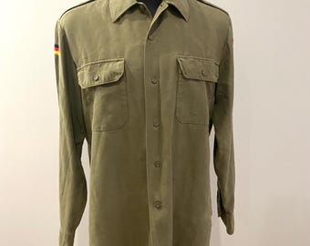 Camisa de campaña vintage del ejército alemán - Estilo militar caqui - Talla M