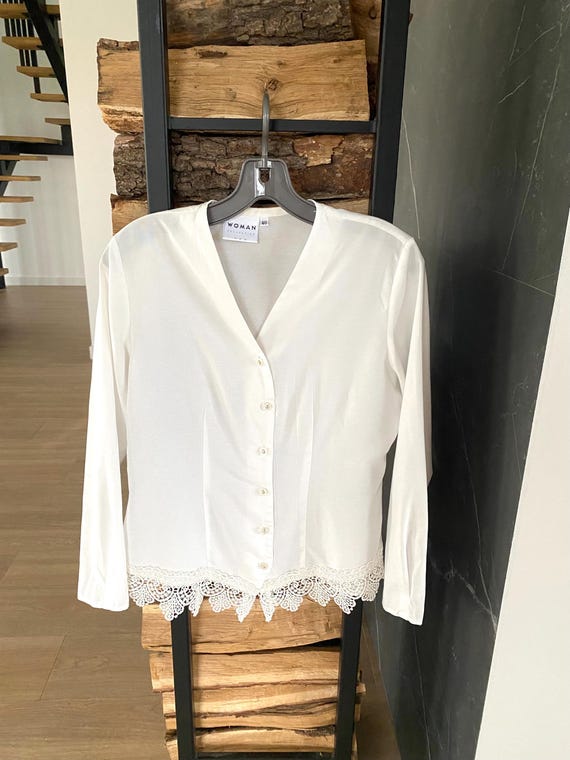 Blusa vintage blanca con dobladillo de encaje Elegante escote en