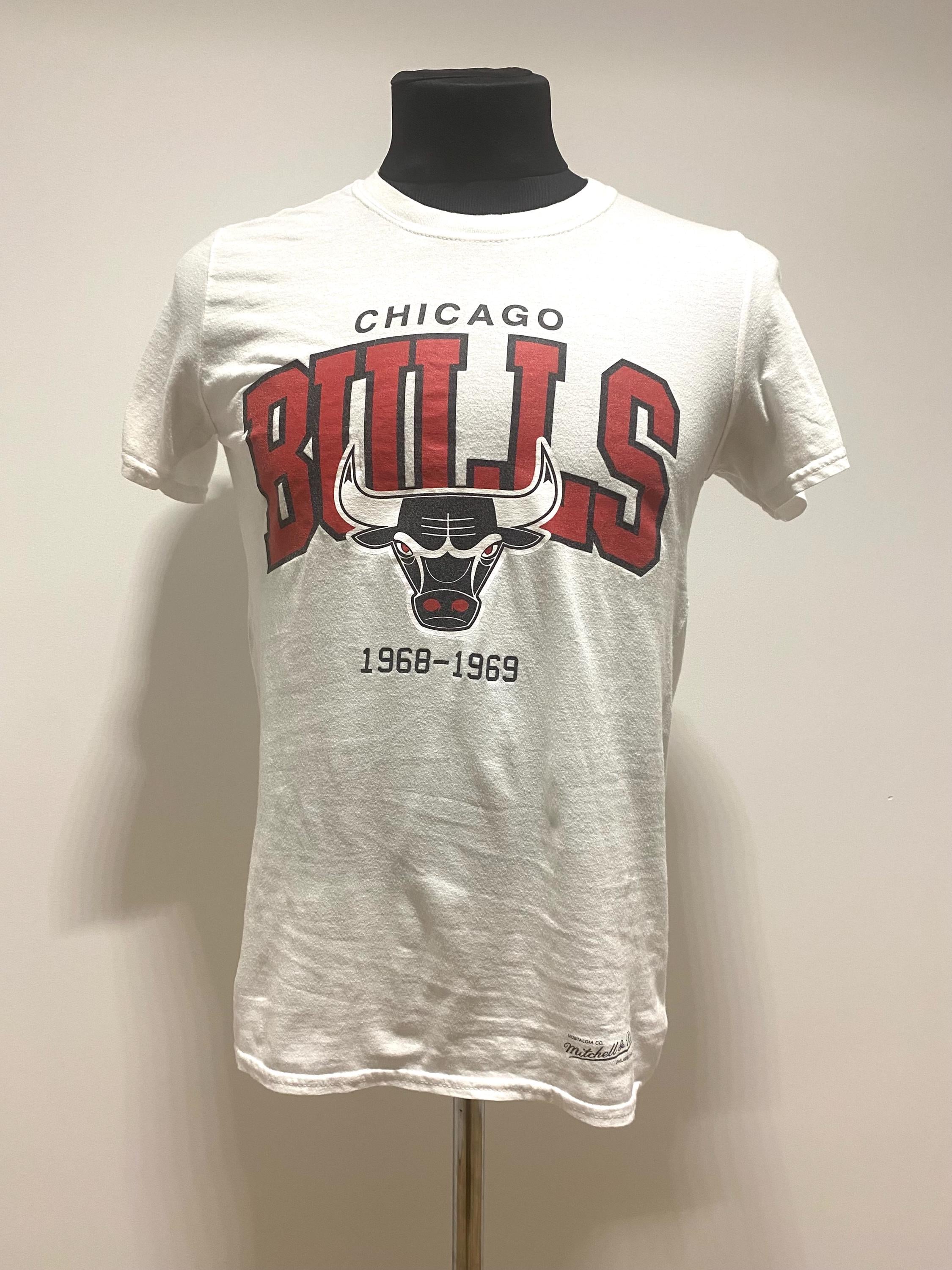 希少なミッチェル＆ネス シカゴ・ブルズ Tシャツ | 1968～69 レトロ