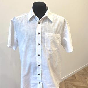 Men&#39;s linen polo shirt, White linen t-shirt with a small collar, Organic casual polo shirt for men, Linen polo shirt with short sleeves