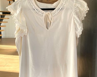 Women’s Prairie Peasant Blouse US 14 – Ivory Cotton with Lace Trim & Flutter Sleeves