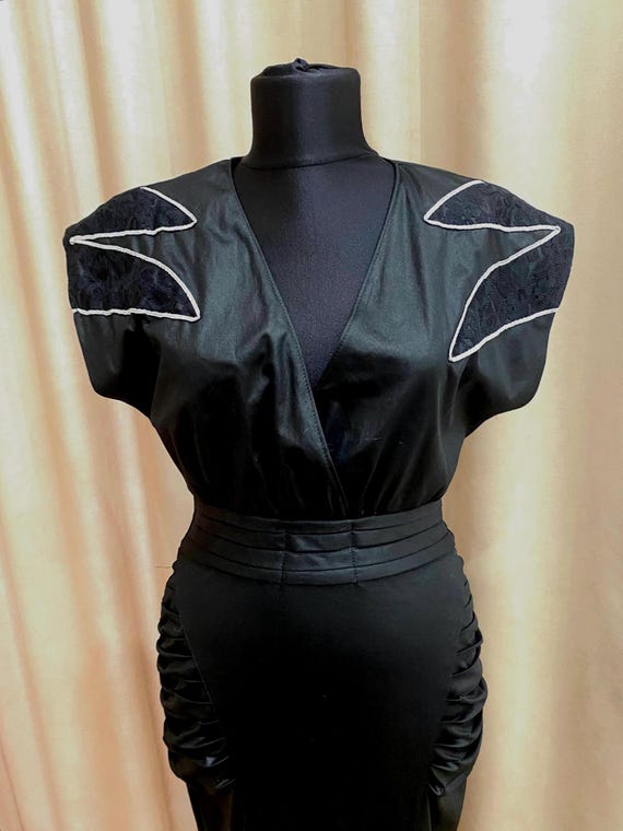 Vintage Black Evening Dress - Ruched Waist - V-Neck - Elegant Party Midi Gown Vintage Black Evening Dress - Ruched Waist - V-Neck - Elegant Party Midi Gown