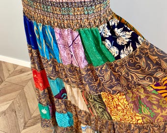 Falda larga de mezcla de seda con patchwork bohemio: estilo cottagecore para festivales