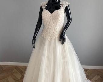 Robe de mariée ivoire coupe A faite main, taille US 10 M, robe de mariée en tulle avec traîne, corsage en dentelle, dos illusion, manches courtes, robe de princesse