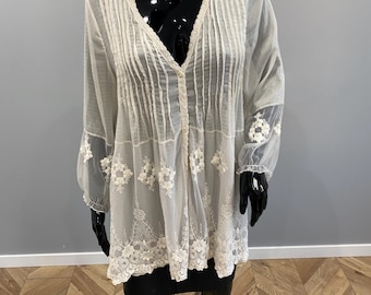 Vintage Beige Lace Blouse Cardigan Embroidered Mesh Top V Neck Long Sleeve Special Occasion Blouse Elegant Womens M US 10 EU 42
