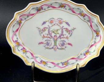 Vintage Richard Ginori Italian gilt porcelain 6 inch oval dish in the "Rapallo" pattern