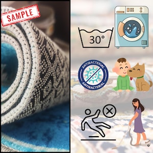 K&ouml;nnte beinhalten: Gerollter Teppich mit einem geometrischen Muster in Wei&szlig; und Schwarz, mit blauem Hintergrund. Das Bild enth&auml;lt Symbole f&uuml;r Waschen bei 30&deg;C, eine Waschmaschine, antibakterielle Eigenschaften und eine Rutschwarnung. Das Wort "SAMPLE" ist auf dem Teppich gestempelt.