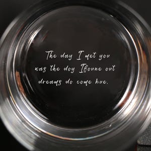 Op maat gemaakt whiskyglas met geheime boodschap | Jouw handschrift gegraveerd op de bodem van de rotsen: glas | Jubileumcadeau voor vriend