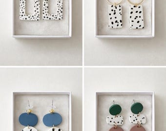 Pendientes llamativos hechos a mano diseñados para destacar. Formas modernas, detalles divertidos y un acabado cuidadosamente elaborado.