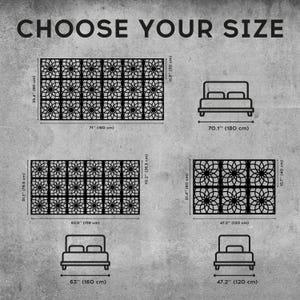 K&ouml;nnte beinhalten: Das Bild zeigt vier dekorative Paneele mit floralen Mustern, jeweils mit unterschiedlichen Abmessungen. Der Text "CHOOSE YOUR SIZE" steht oben. Die Ma&szlig;e sind in Zoll und cm angegeben, wobei das gr&ouml;&szlig;te Paneel 180 cm breit ist.