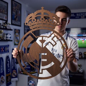 レアル・マドリード ロゴアート 木製フレーム付 ハンドメイド Real Madrid Wooden Logo - Etsy