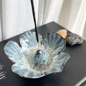 Ceramic Incense Burner in Flower Shape – Handmade Pottery Incense Holder – Boho Meditation Decor – Floral Incense Dish – Artisan Homeware