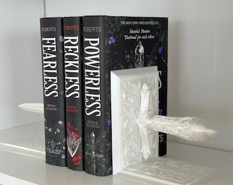 Sword Bookend - Fantasy Bookshelf Decor - Book Nook - Vintage Book ends - Powerless Series - Book Holder Set - 3D Printed Booktok merch