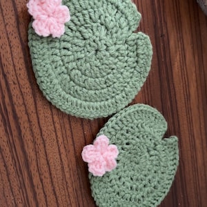 crochet coasters lily pads
