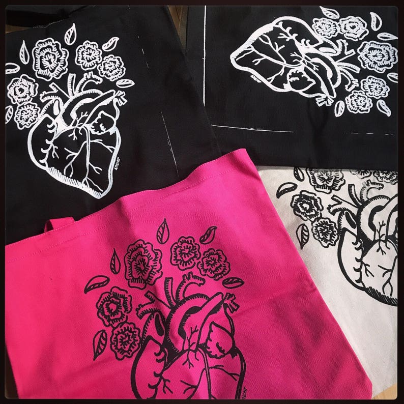 Screen print tote bag Anatomical heart with flowers coraz\u00f3n con flores