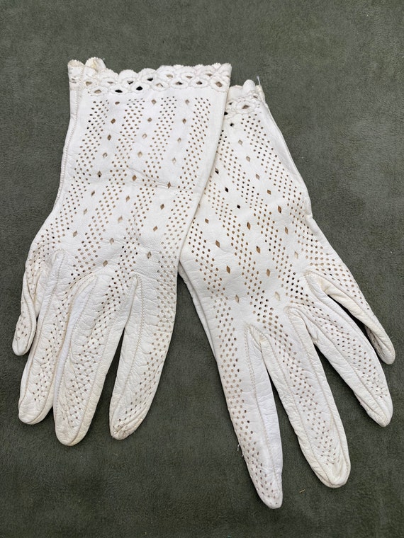 Pretty Petite White Leather Cutwork Gloves size 5 - image 2