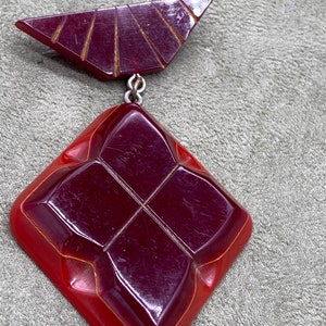 Large Rare Bakelite 1930s Vintage Red Carved BAKELITE Dangle Leaf Pin/Brooch
